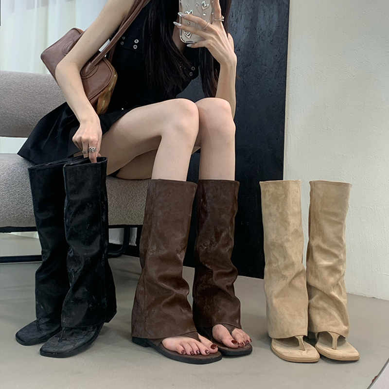 Street Fashion Korea - Kadınlar İçin Oyuk Detaylı Kadife Manşetli