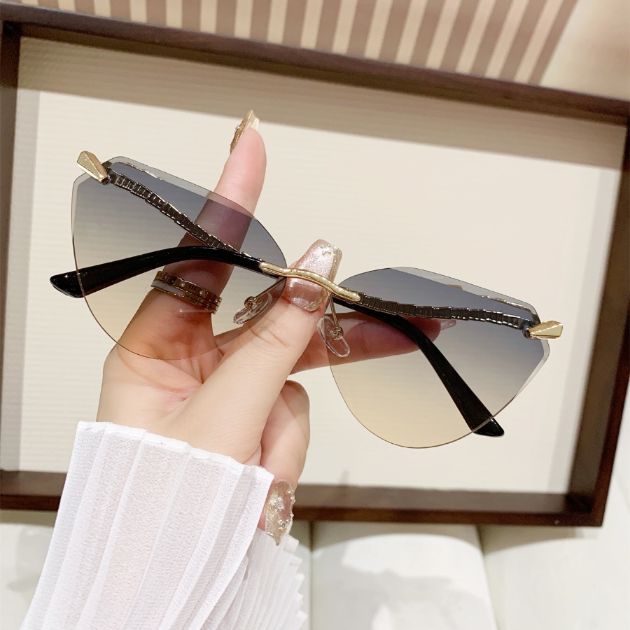 Street Fashion High End - 1 Adet Kadın Moda Gözlükleri Yeni