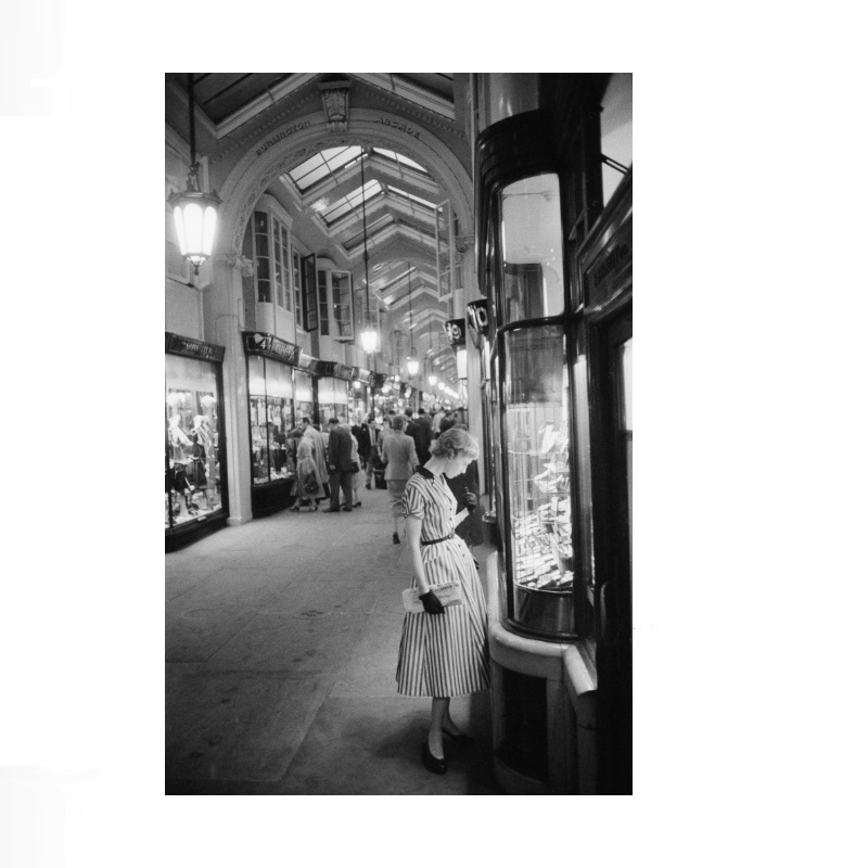 Slim Aarons, Burlington Arcade - Street Fashion Photographers incelemesi ve fiyatı